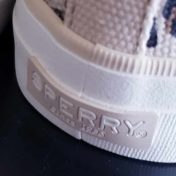 SPERRY Top Sider NWOT Memory Foam Low Top Sneakers - 9 - Picture 9 of 11